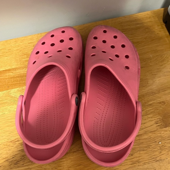 Crocs Class in Pink Women’s 9 Bubblegum pink classic clog - Picture 3 of 8
